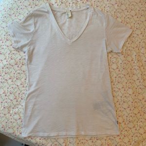 Levi’s white v-neck T-shirt